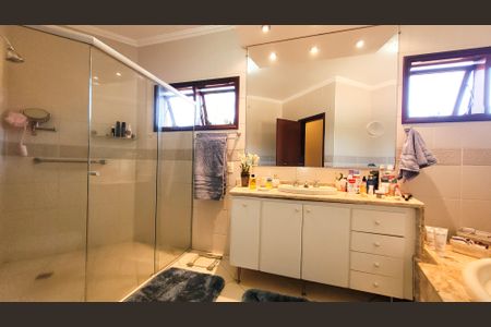 Casa de condomínio à venda com 630m², 5 quartos e 6 vagas Casa de condomínio à venda com 630m², 5 quartos e 6 vagasBanheiro da Suíte 1