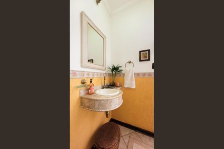 Casa de condomínio à venda com 630m², 5 quartos e 6 vagas Casa de condomínio à venda com 630m², 5 quartos e 6 vagasLavabo