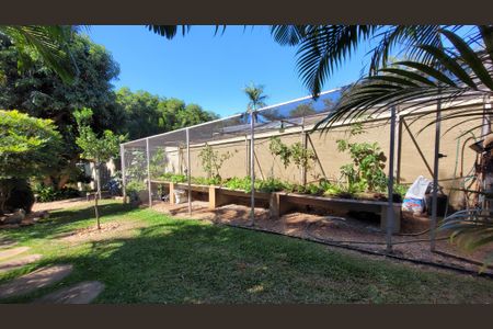 Casa de condomínio à venda com 630m², 5 quartos e 6 vagas Casa de condomínio à venda com 630m², 5 quartos e 6 vagasÁrea externa