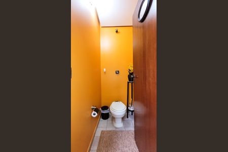 Casa de condomínio à venda com 630m², 5 quartos e 6 vagas Casa de condomínio à venda com 630m², 5 quartos e 6 vagasLavabo