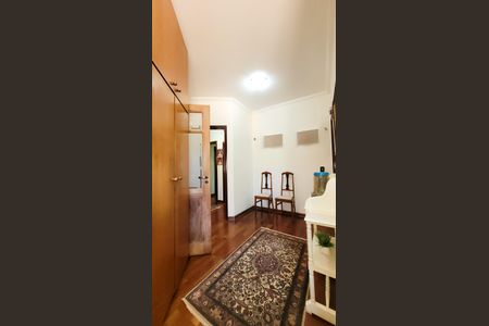 Casa de condomínio à venda com 630m², 5 quartos e 6 vagas Casa de condomínio à venda com 630m², 5 quartos e 6 vagasQuarto 3 - Closet