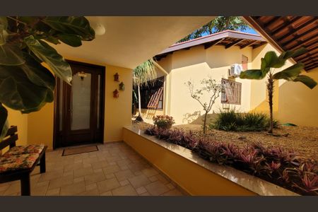 Casa de condomínio à venda com 630m², 5 quartos e 6 vagas Casa de condomínio à venda com 630m², 5 quartos e 6 vagasHall de Entrada