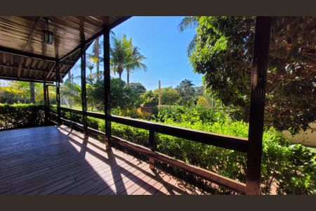 Casa de condomínio à venda com 630m², 5 quartos e 6 vagas Casa de condomínio à venda com 630m², 5 quartos e 6 vagasÁrea externa