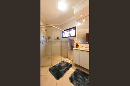 Casa de condomínio à venda com 630m², 5 quartos e 6 vagas Casa de condomínio à venda com 630m², 5 quartos e 6 vagasBanheiro da Suíte 1