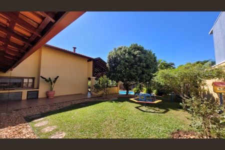 Casa de condomínio à venda com 630m², 5 quartos e 6 vagas Casa de condomínio à venda com 630m², 5 quartos e 6 vagasÁrea externa