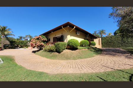 Casa de condomínio à venda com 630m², 5 quartos e 6 vagas Casa de condomínio à venda com 630m², 5 quartos e 6 vagasÁrea externa