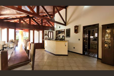 Casa de condomínio à venda com 630m², 5 quartos e 6 vagas Casa de condomínio à venda com 630m², 5 quartos e 6 vagasSala