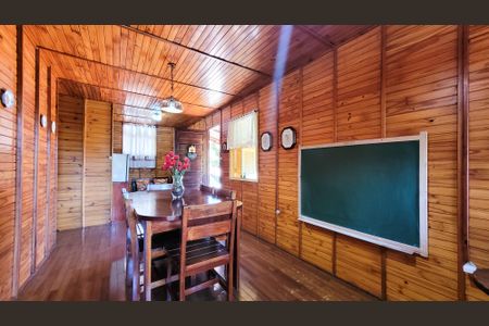 Casa de condomínio à venda com 630m², 5 quartos e 6 vagas Casa de condomínio à venda com 630m², 5 quartos e 6 vagasChalê