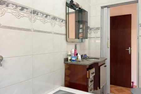 Casa à venda com 230m², 4 quartos e 2 vagas Casa à venda com 230m², 4 quartos e 2 vagasBanheiro Suíte