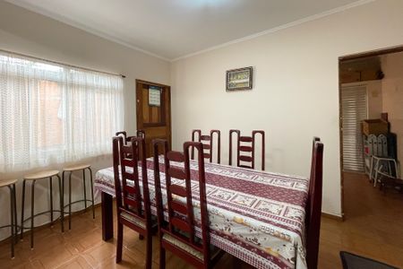 Casa à venda com 230m², 4 quartos e 2 vagas Casa à venda com 230m², 4 quartos e 2 vagasSala de Jantar