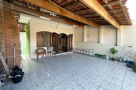 Casa à venda com 230m², 4 quartos e 2 vagas Casa à venda com 230m², 4 quartos e 2 vagasSacada Suíte