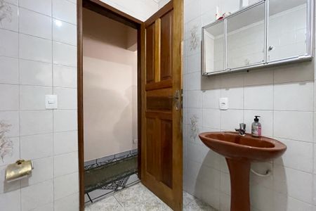 Casa à venda com 230m², 4 quartos e 2 vagas Casa à venda com 230m², 4 quartos e 2 vagasBanheiro 1
