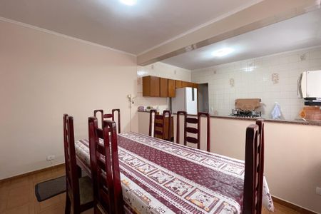 Casa à venda com 230m², 4 quartos e 2 vagas Casa à venda com 230m², 4 quartos e 2 vagasSala de Jantar