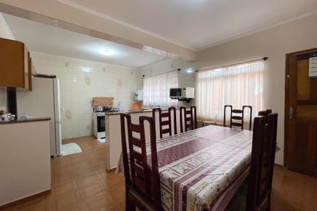 Casa à venda com 230m², 4 quartos e 2 vagas Casa à venda com 230m², 4 quartos e 2 vagasSala de Jantar