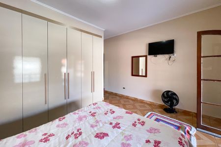 Casa à venda com 230m², 4 quartos e 2 vagas Casa à venda com 230m², 4 quartos e 2 vagasSuíte