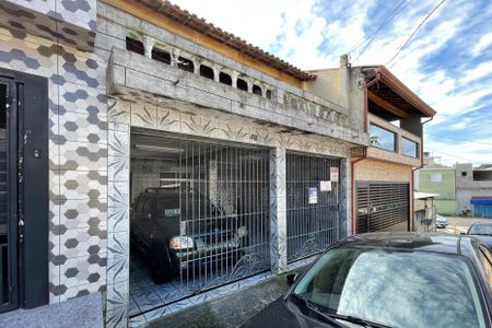 Casa à venda com 230m², 4 quartos e 2 vagas Casa à venda com 230m², 4 quartos e 2 vagasFachada