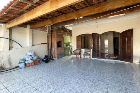 Casa à venda com 230m², 4 quartos e 2 vagas Casa à venda com 230m², 4 quartos e 2 vagasSacada Suíte