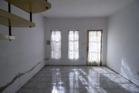 Casa para alugar com 200m², 3 quartos e 3 vagas Casa para alugar com 200m², 3 quartos e 3 vagasSala