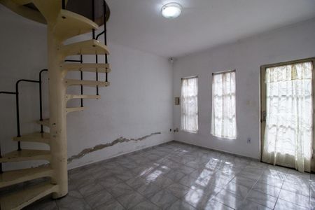 Casa para alugar com 200m², 3 quartos e 3 vagas Casa para alugar com 200m², 3 quartos e 3 vagasSala