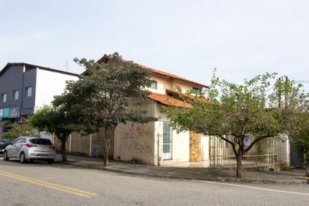 Casa para alugar com 200m², 3 quartos e 3 vagas Casa para alugar com 200m², 3 quartos e 3 vagasFachada