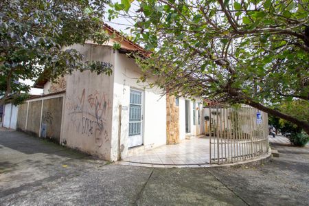 Casa para alugar com 200m², 3 quartos e 3 vagas Casa para alugar com 200m², 3 quartos e 3 vagasFachada