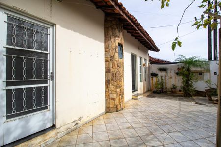 Casa para alugar com 200m², 3 quartos e 3 vagas Casa para alugar com 200m², 3 quartos e 3 vagasFachada
