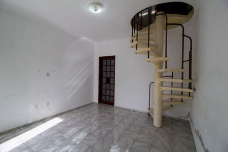 Casa para alugar com 200m², 3 quartos e 3 vagas Casa para alugar com 200m², 3 quartos e 3 vagasSala