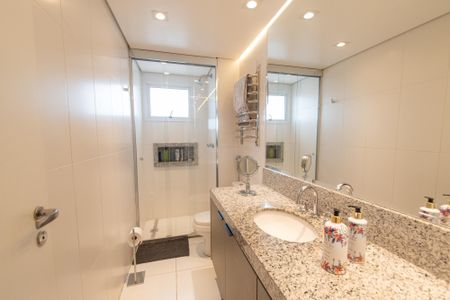 Apartamento à venda com 360m², 4 quartos e 6 vagasBanheiro da suíte 1