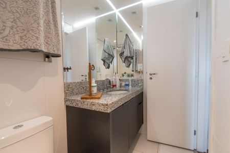 Apartamento à venda com 360m², 4 quartos e 6 vagasBanheiro da suíte 4