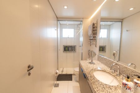 Apartamento à venda com 360m², 4 quartos e 6 vagasBanheiro da suíte 1