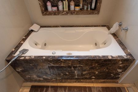 Apartamento à venda com 360m², 4 quartos e 6 vagasBanheiro da suíte 3