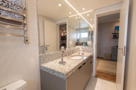 Apartamento à venda com 360m², 4 quartos e 6 vagasBanheiro da suíte 1