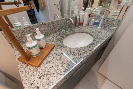 Apartamento à venda com 360m², 4 quartos e 6 vagasBanheiro da suíte 4