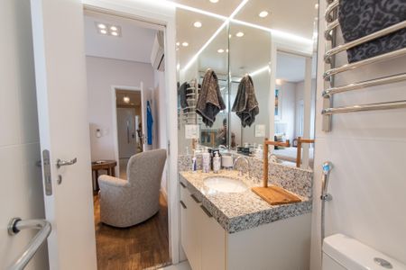 Apartamento à venda com 360m², 4 quartos e 6 vagasBanheiro da suíte 2