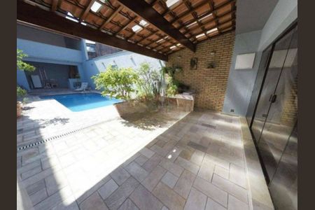 Casa à venda com 282m², 4 quartos e 6 vagas
