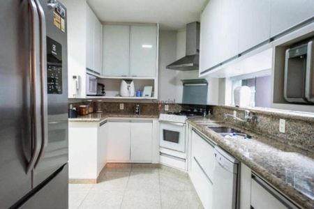 Casa à venda com 282m², 4 quartos e 6 vagas
