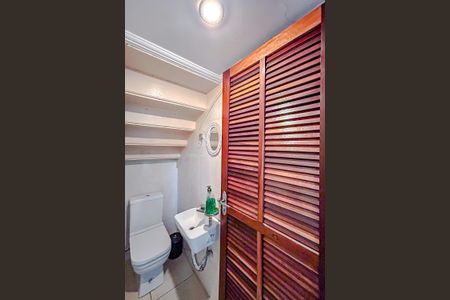 Casa à venda com 220m², 4 quartos e 2 vagasLavabo