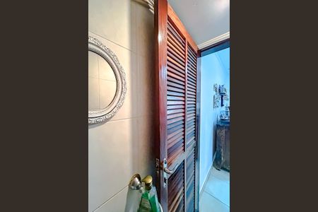 Casa à venda com 220m², 4 quartos e 2 vagasLavabo