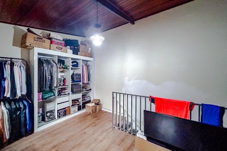 Casa à venda com 220m², 4 quartos e 2 vagasQuarto de Serviço