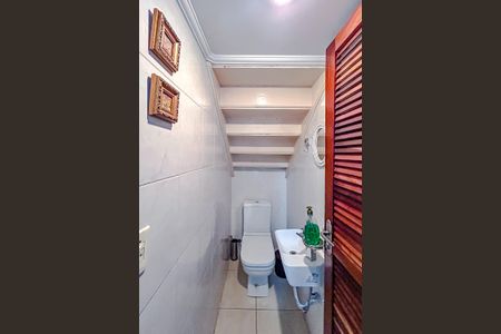 Casa à venda com 220m², 4 quartos e 2 vagasLavabo