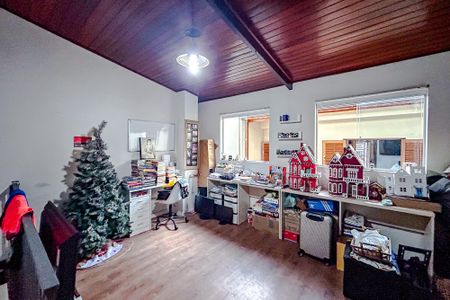 Casa à venda com 220m², 4 quartos e 2 vagasQuarto de Serviço