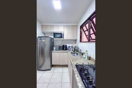 Casa à venda com 220m², 4 quartos e 2 vagasCozinha 