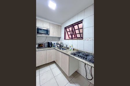 Casa à venda com 220m², 4 quartos e 2 vagasCozinha 