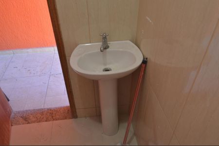 Casa de condomínio para alugar com 230m², 3 quartos e 2 vagasBanheiro de Serviço