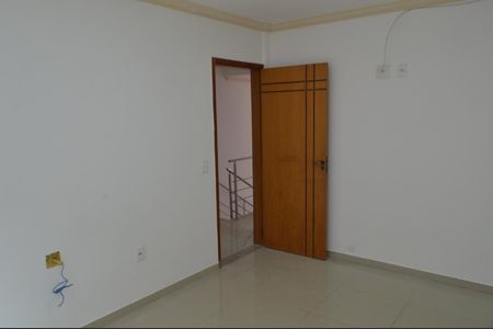 Casa de condomínio para alugar com 230m², 3 quartos e 2 vagasSuíte 2