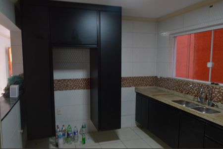 Casa de condomínio para alugar com 230m², 3 quartos e 2 vagasCozinha