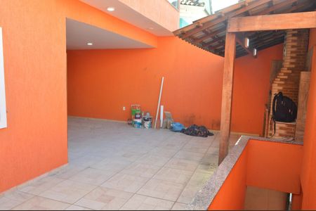 Casa de condomínio para alugar com 230m², 3 quartos e 2 vagasQuintal