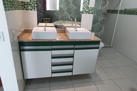 Casa de condomínio para alugar com 230m², 3 quartos e 2 vagasBanheiro da Suíte 3
