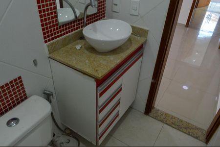 Casa de condomínio para alugar com 230m², 3 quartos e 2 vagasBanheiro da Suíte 2