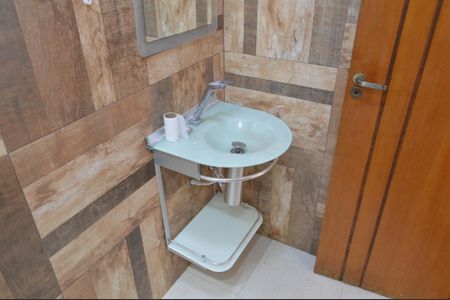 Casa de condomínio para alugar com 230m², 3 quartos e 2 vagasLavabo